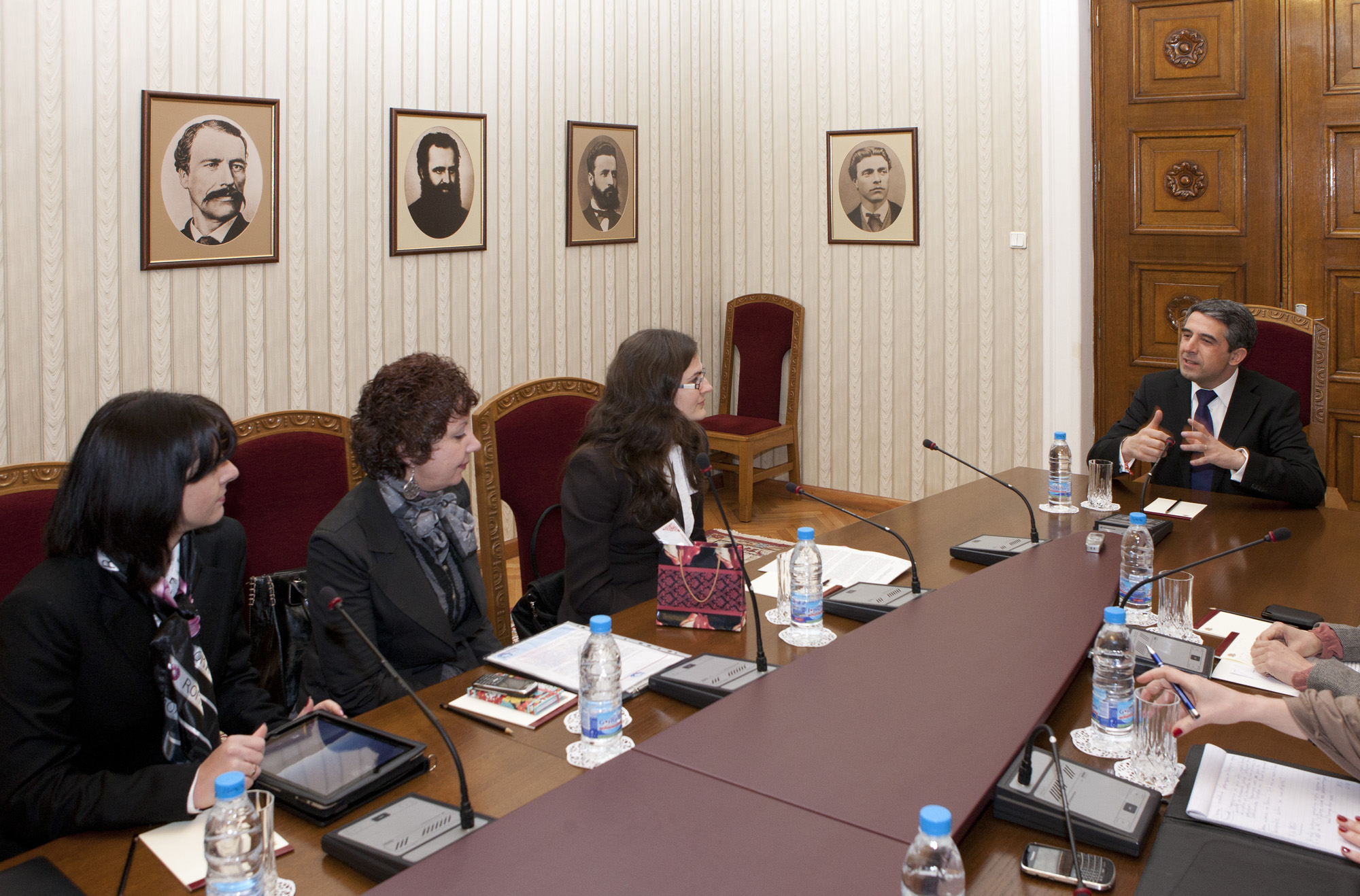 Президентът на Република България се срещна с представители на Сдружение "Зачатие"  на  8 март